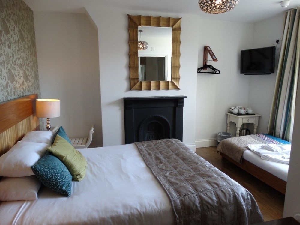 Number One Hundred Bed And Breakfast Cardiff Eksteriør billede